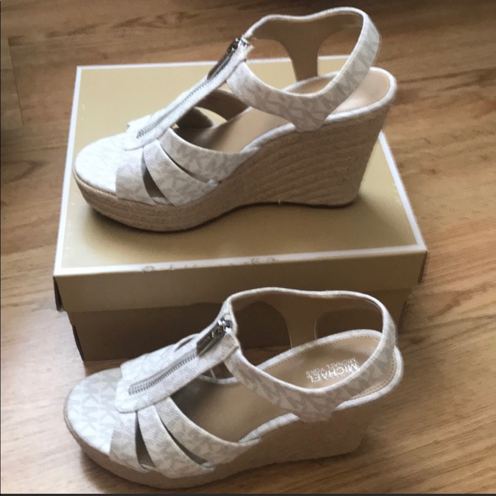 MICHAEL KORS Berkley Wedge Mini MK Logo Lux 8M